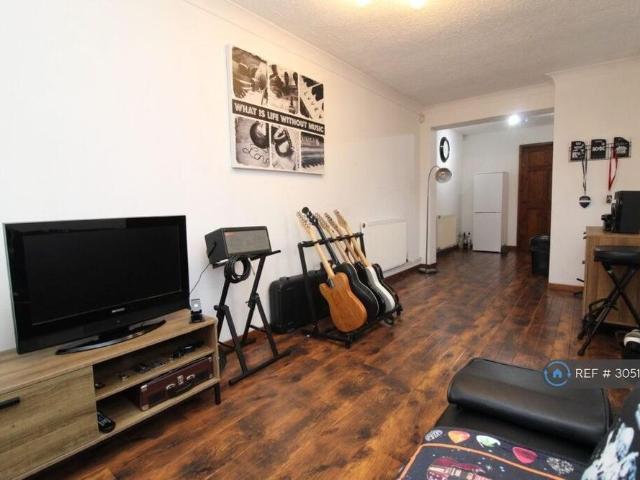 2 bedroom semi detached house to rent