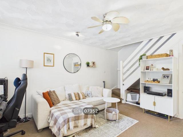 2 bedroom semi detached house to rent