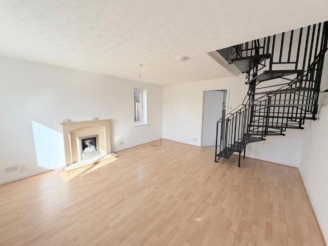 2 bedroom semi detached house to rent