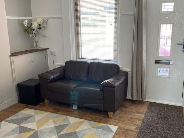 2 bedroom semi detached house to rent