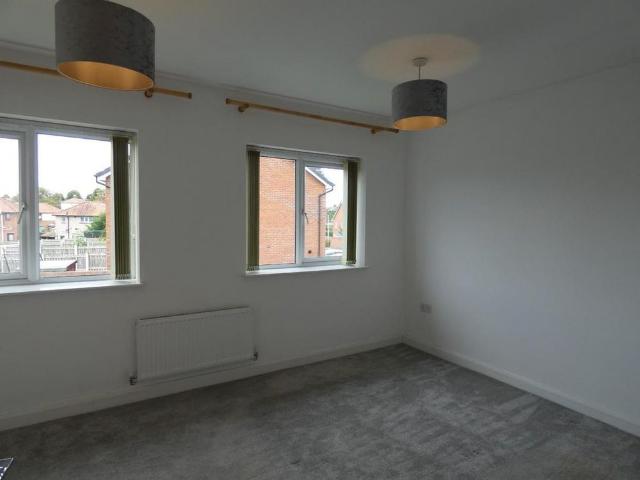 2 bedroom semi detached house to rent