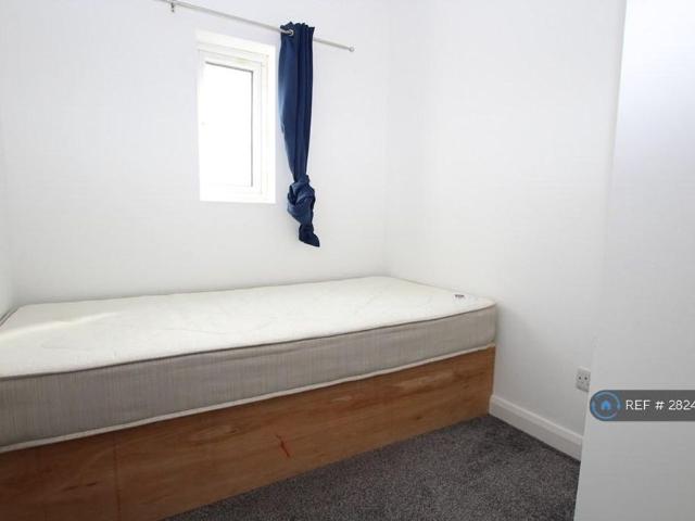 2 bedroom semi detached house to rent
