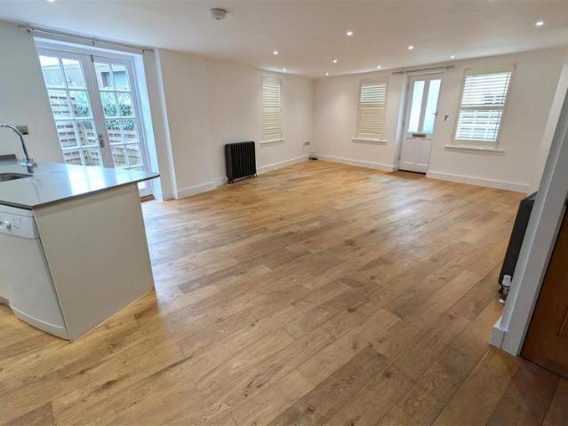 2 bedroom semi detached house to rent