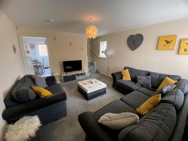 2 bedroom semi detached house to rent