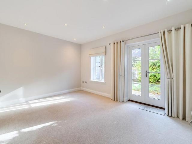 2 bedroom semi detached house to rent