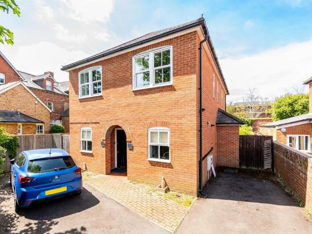 2 bedroom semi detached house to rent