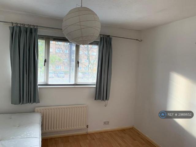 2 bedroom semi detached house to rent