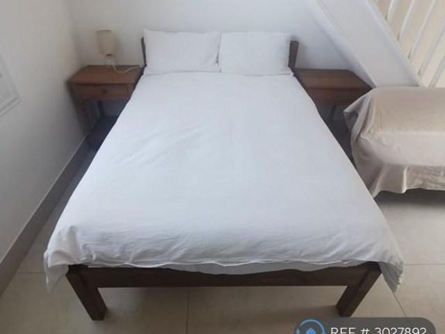 2 bedroom semi detached house to rent
