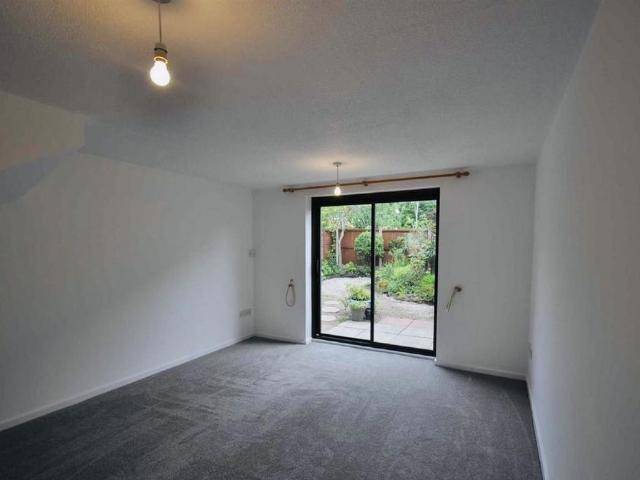 2 bedroom semi detached house to rent