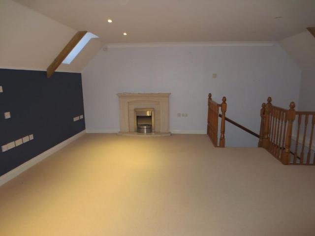 2 bedroom semi detached house to rent
