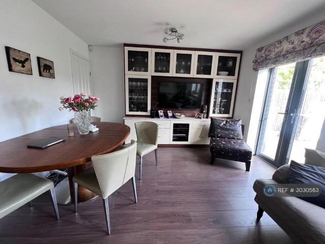2 bedroom semi detached house to rent