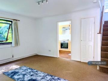 2 bedroom semi detached house to rent