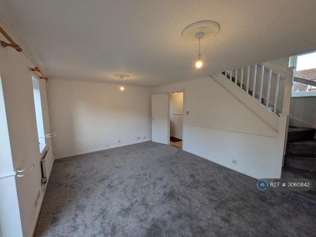 2 bedroom semi detached house to rent