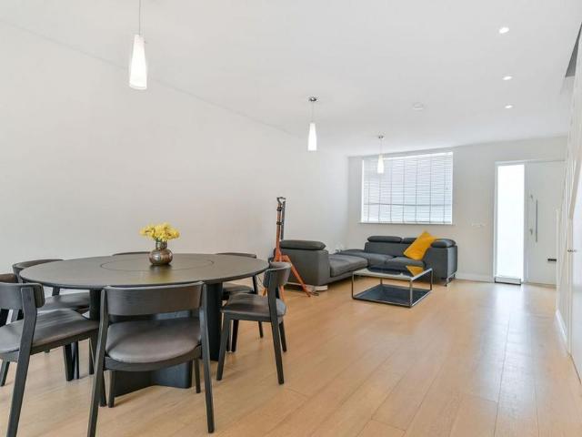 2 bedroom semi detached house to rent