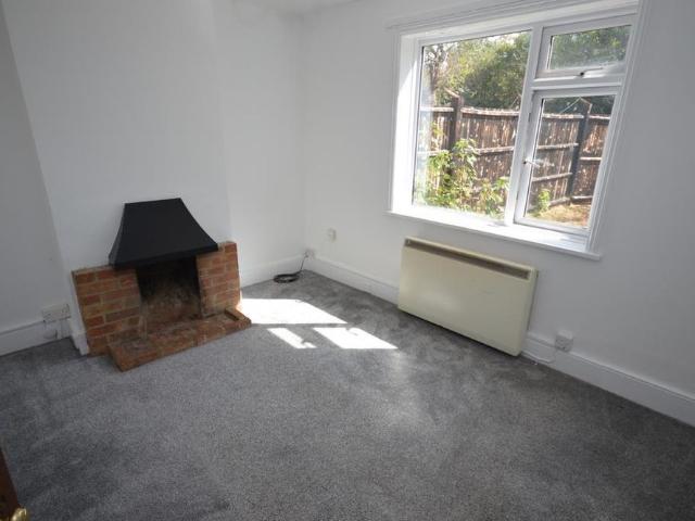 2 bedroom semi detached house to rent