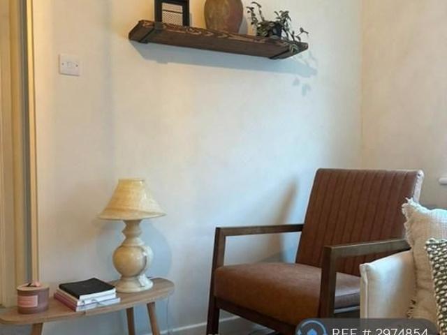 2 bedroom semi detached house to rent