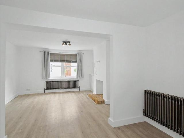 2 bedroom semi detached house to rent