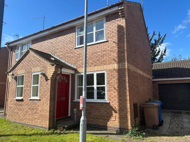 2 bedroom semi detached house to rent