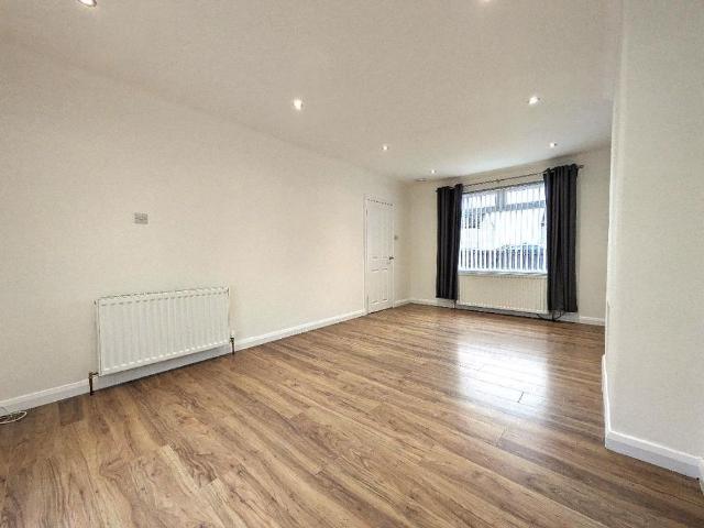 2 bedroom semi detached house to rent