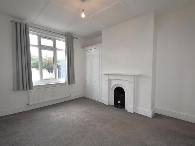2 bedroom semi detached house to rent