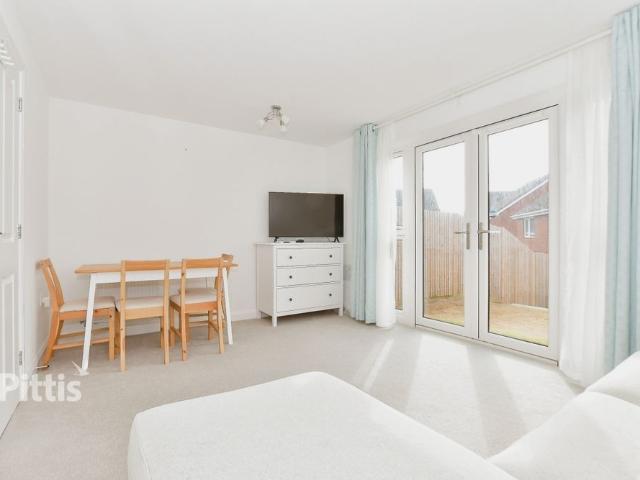 2 bedroom semi detached house to rent