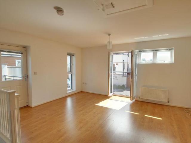 2 bedroom semi detached house to rent