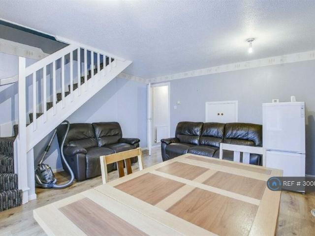 2 bedroom semi detached house to rent
