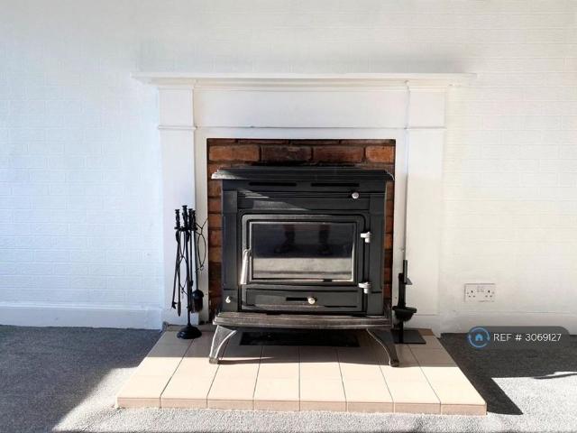 2 bedroom semi detached house to rent