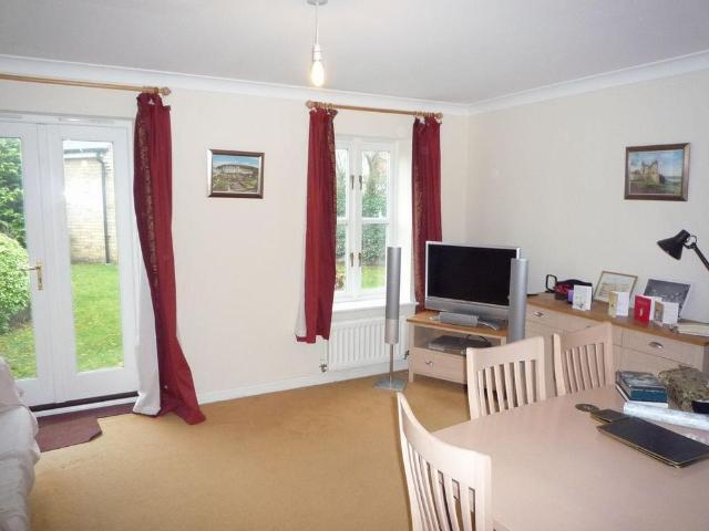 2 bedroom semi detached house to rent