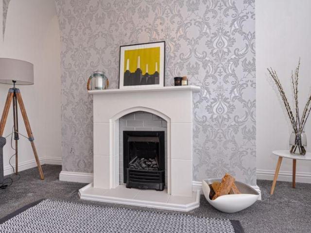 2 bedroom semi detached house to rent