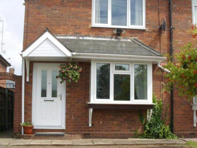 2 bedroom semi detached house to rent