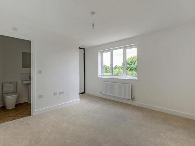 2 bedroom semi detached house to rent