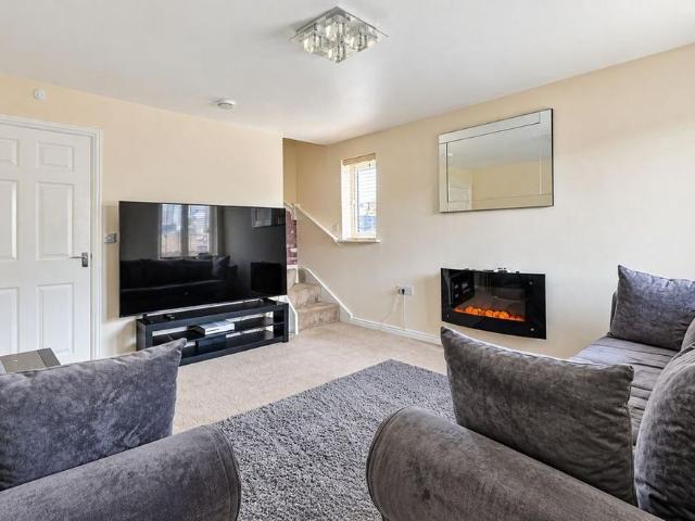 2 bedroom semi detached house to rent