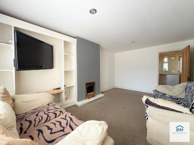2 bedroom semi detached house to rent