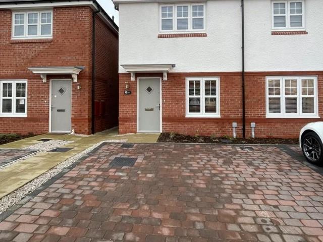 2 bedroom semi detached house to rent