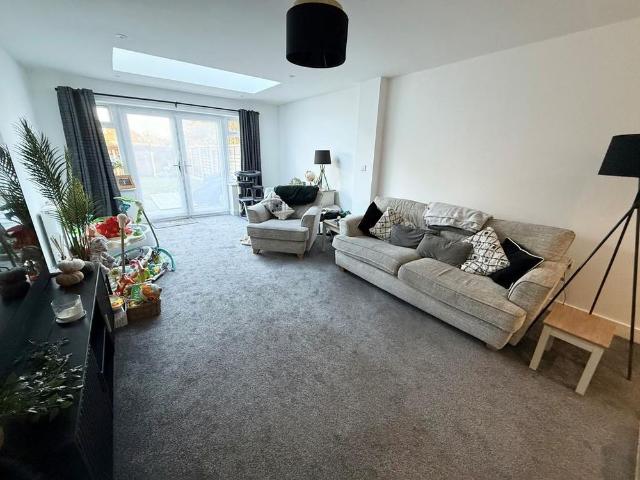 2 bedroom semi detached house to rent