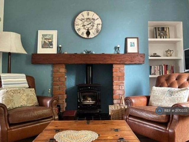 2 bedroom semi detached house to rent