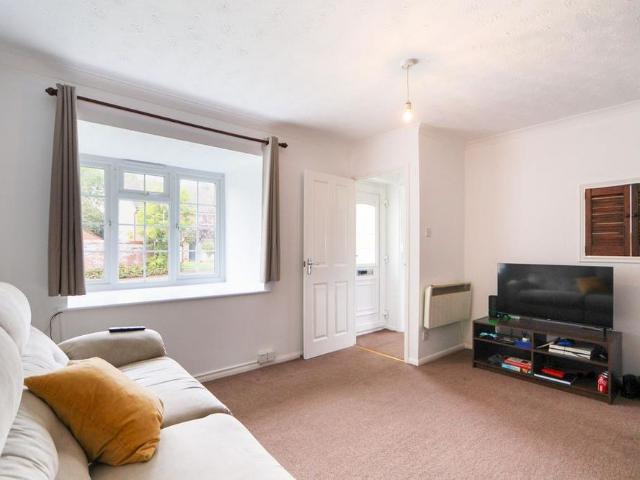 2 bedroom semi detached house to rent