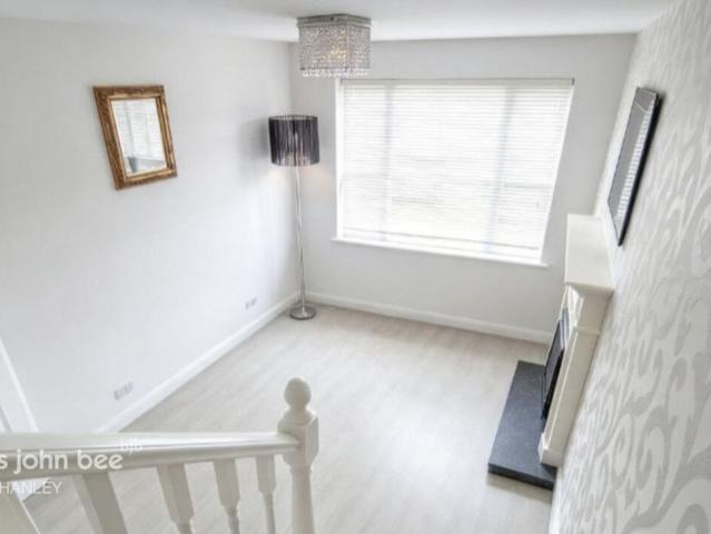 2 bedroom semi detached house to rent