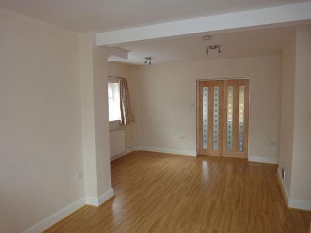 2 bedroom semi detached house to rent