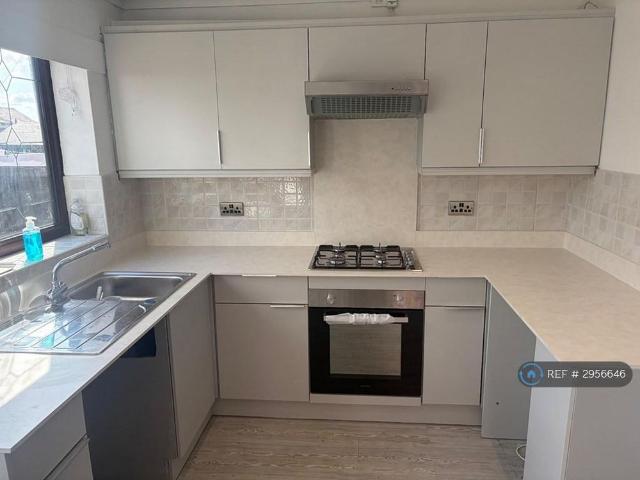 2 bedroom semi detached house to rent
