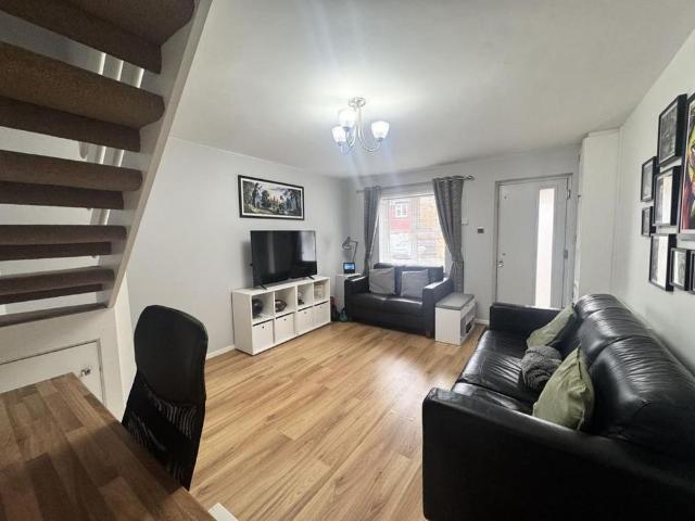 2 bedroom semi detached house to rent