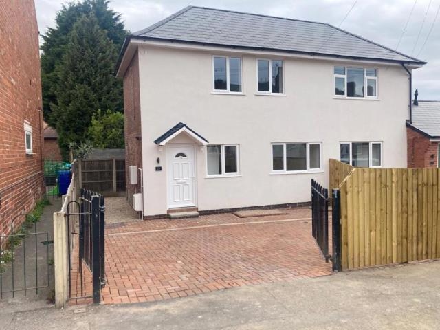 2 bedroom semi detached house to rent