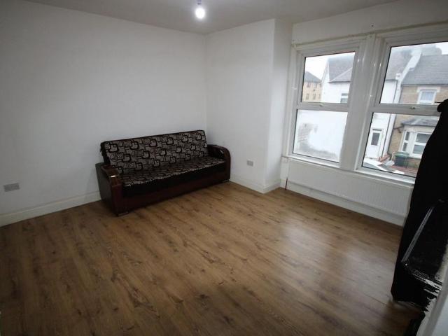 2 bedroom semi detached house to rent