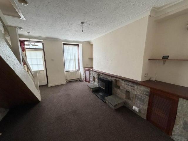2 bedroom semi detached house to rent