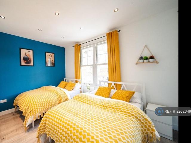2 bedroom semi detached house to rent