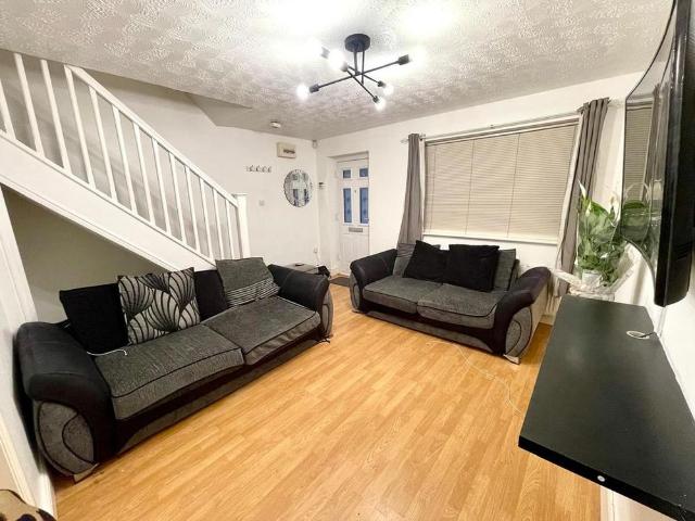 2 bedroom semi detached house to rent
