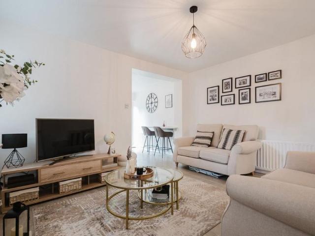2 bedroom semi detached house to rent