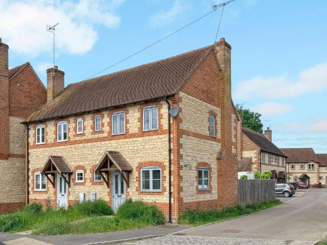 2 bedroom semi detached house to rent
