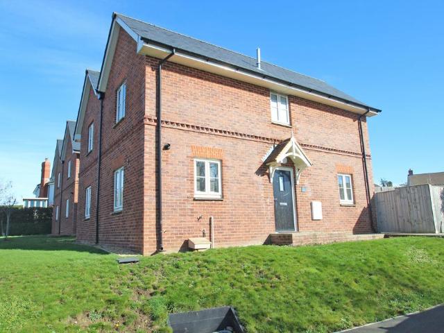 2 bedroom semi detached house to rent